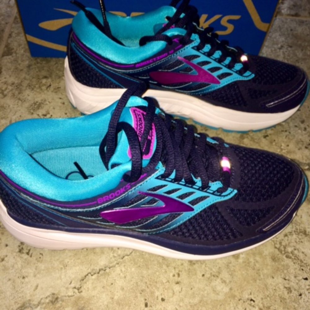 Brooks Women's Addiction 13 Size 6.5 NIB